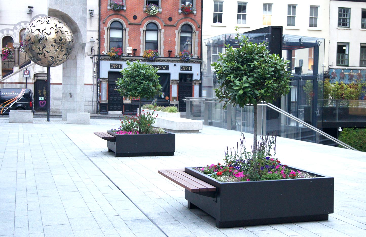 Hc204 Commercial Outdoor Planter With Seat